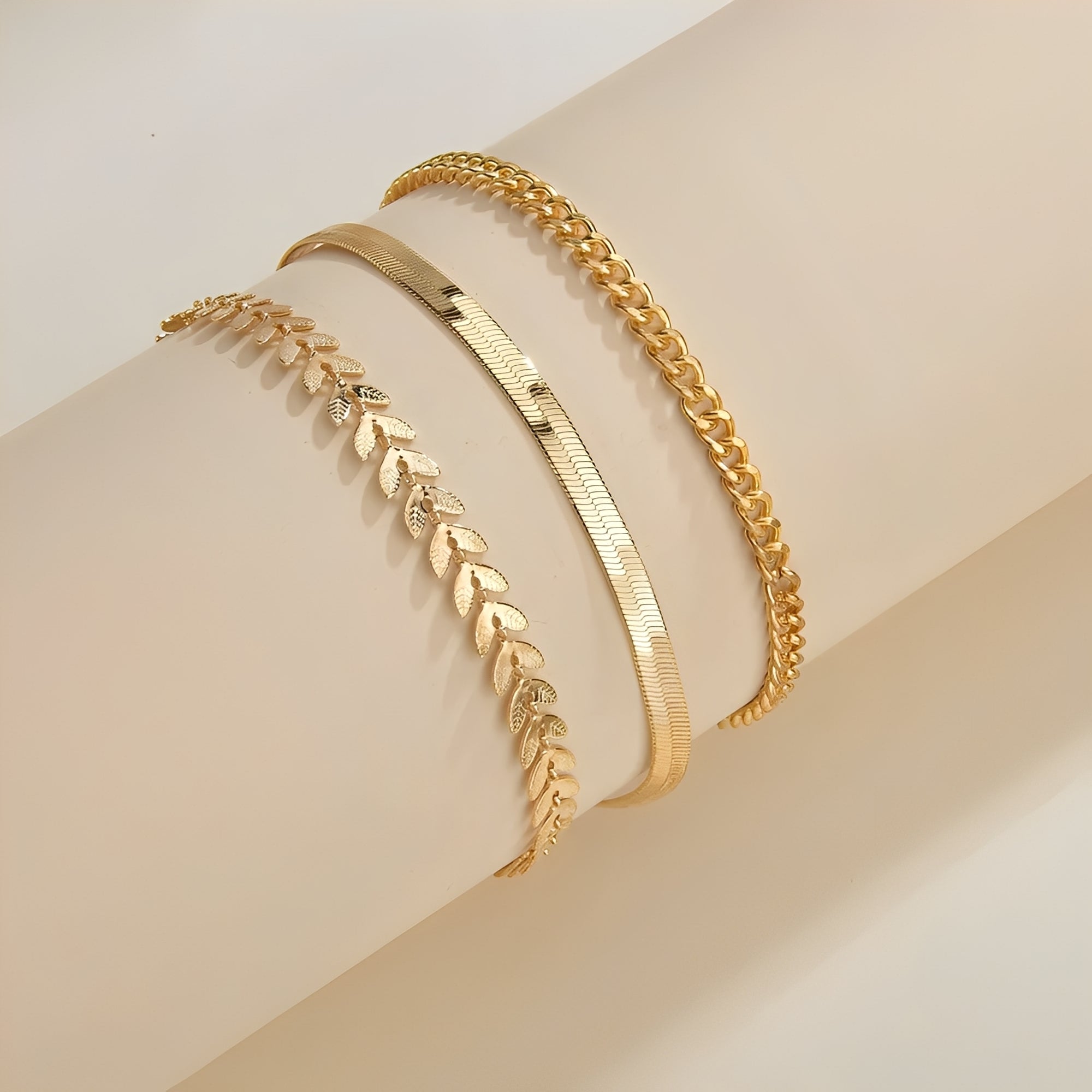 Odelia – Élégant bracelet de cheville doré