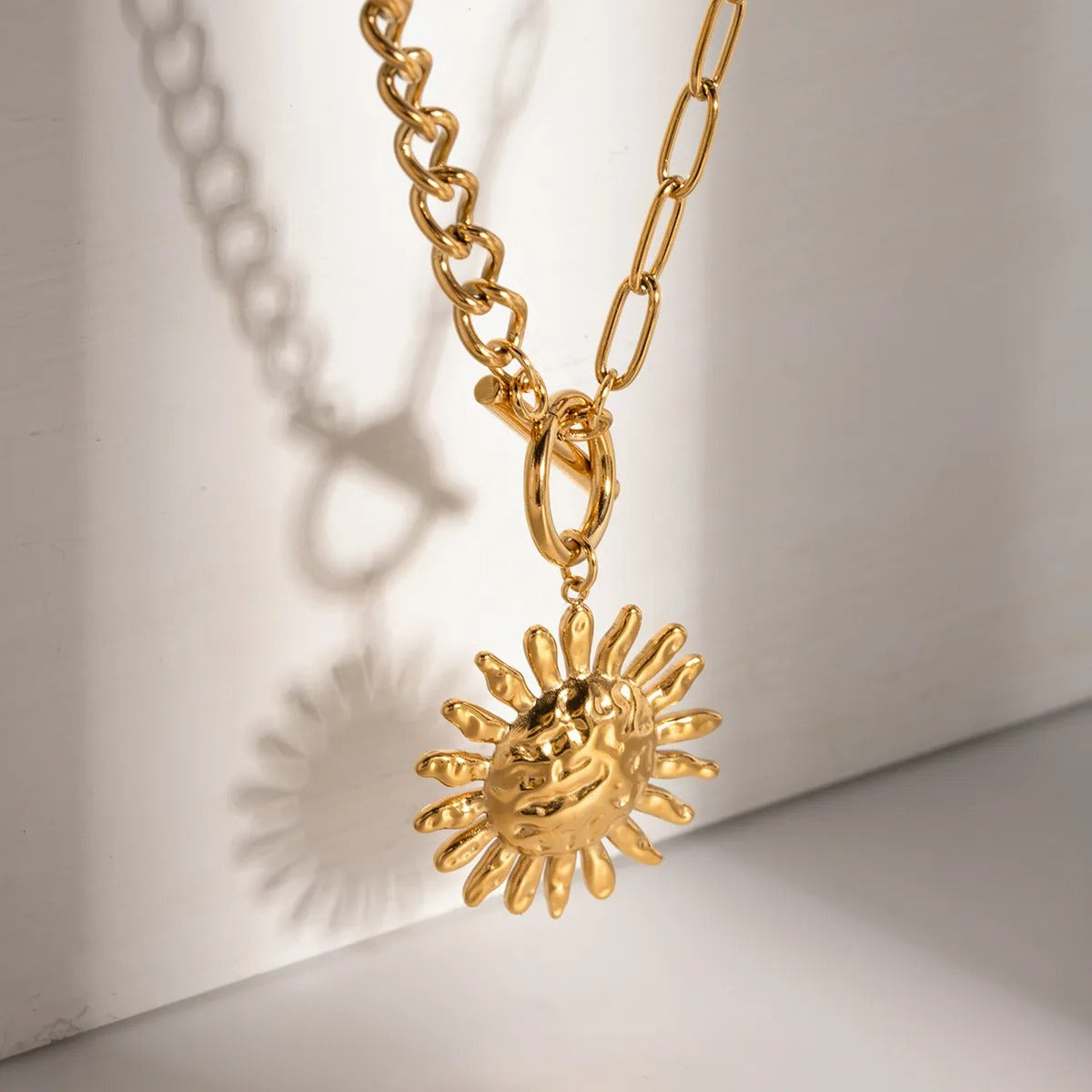 Milly – Collier statement fleur de tournesol dorée