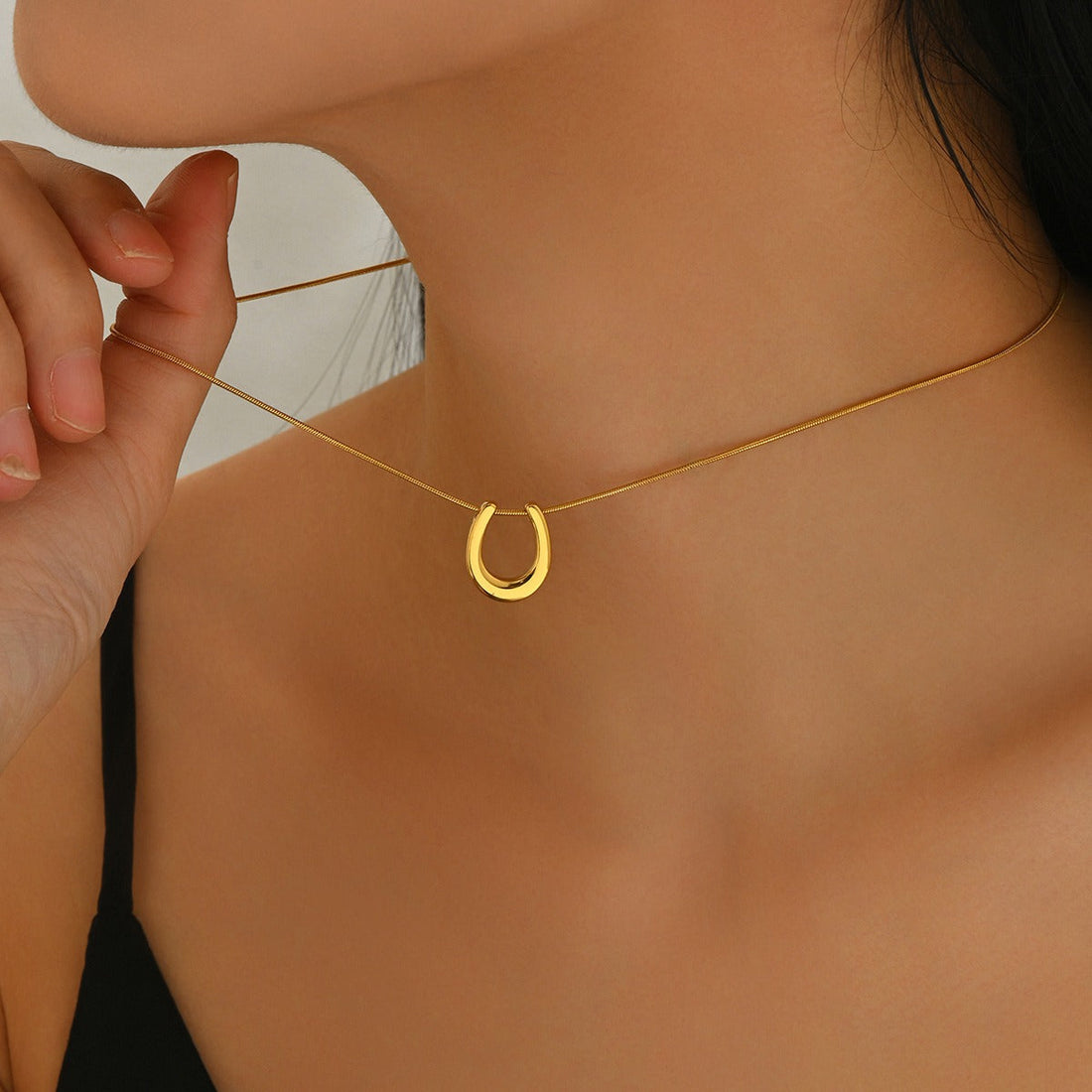 Caitlin – Collier fer à cheval, amulette de chance