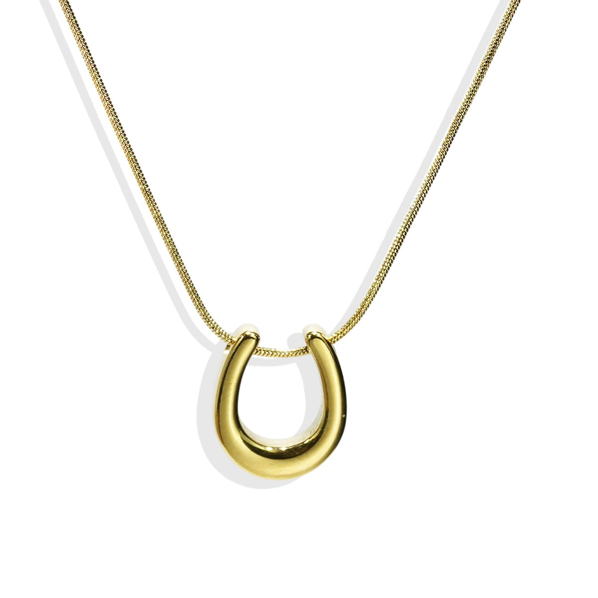 Caitlin – Collier en forme de fer à cheval plaqué or comme amulette de chance