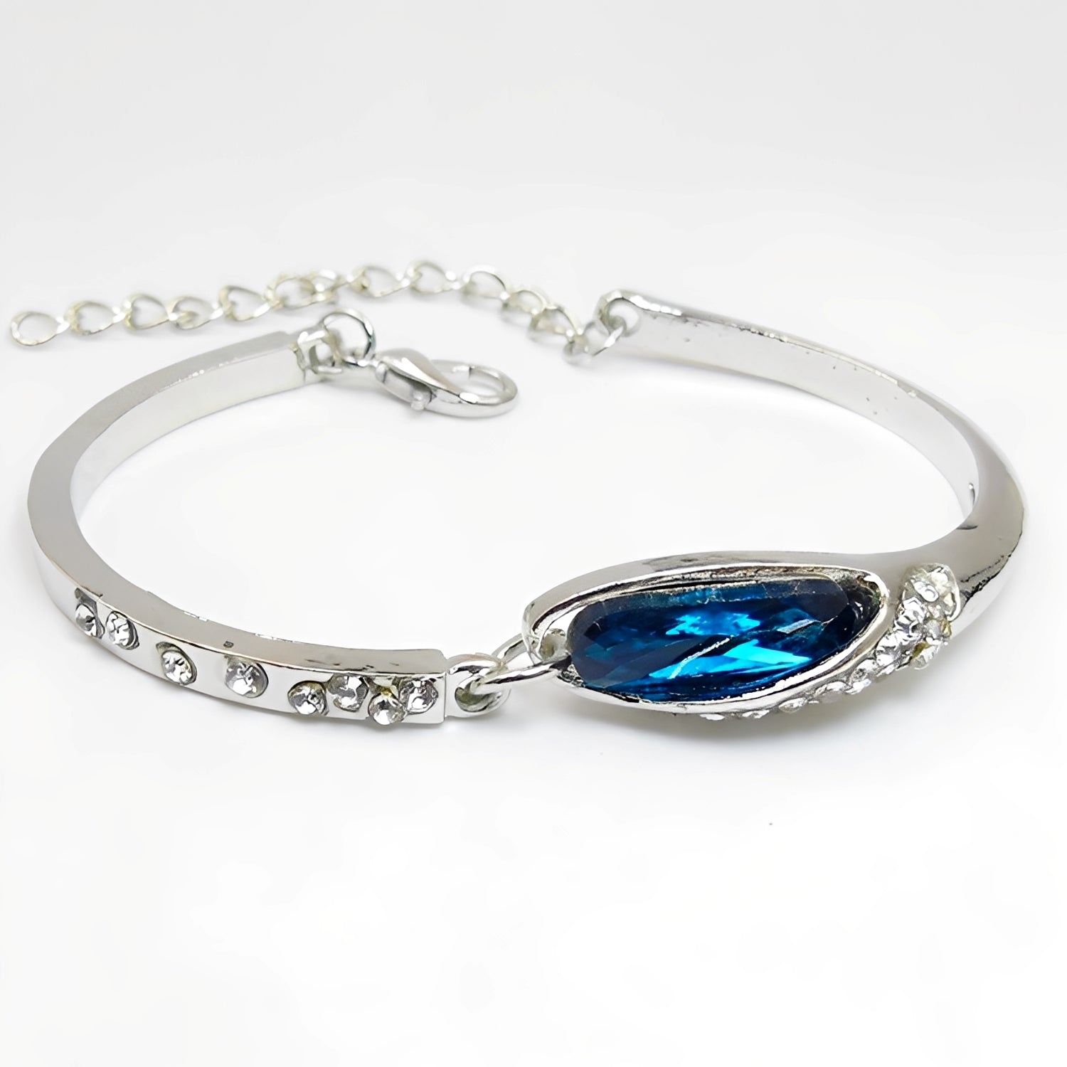 Miku – Bracelet élégant orné de saphirs
