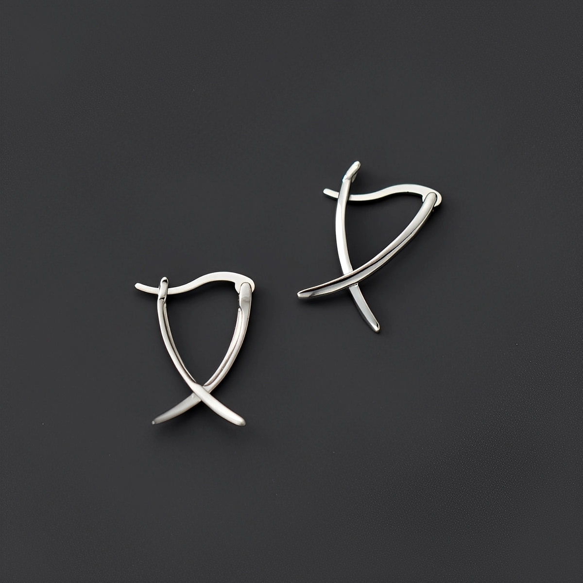 Vanny – Boucles d'oreilles croix en or élégant
