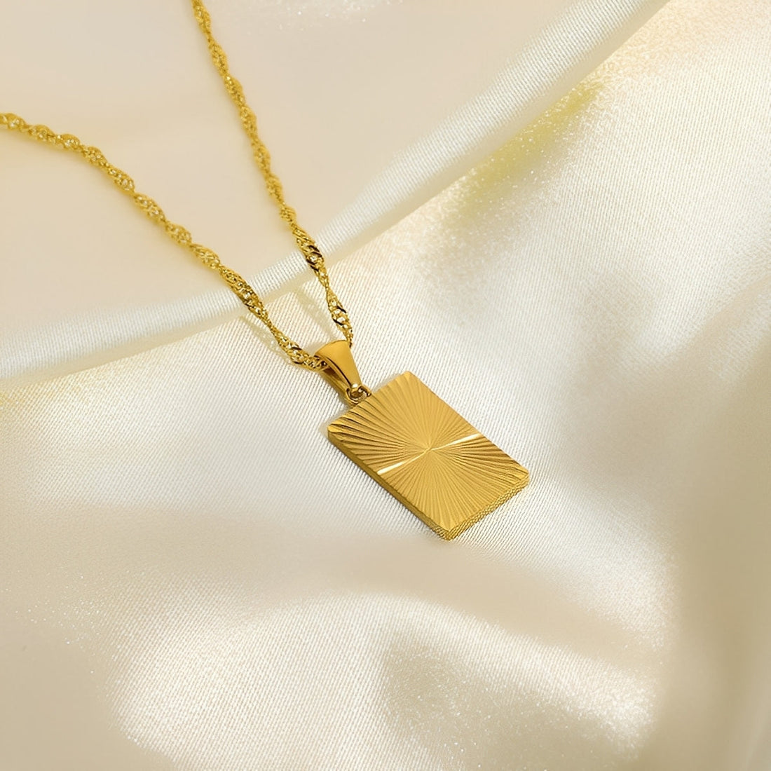 Aurelie – Collier soleil avec médaille