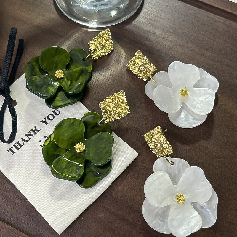 Kai – Boucles d'oreilles pendantes en fleurs en or