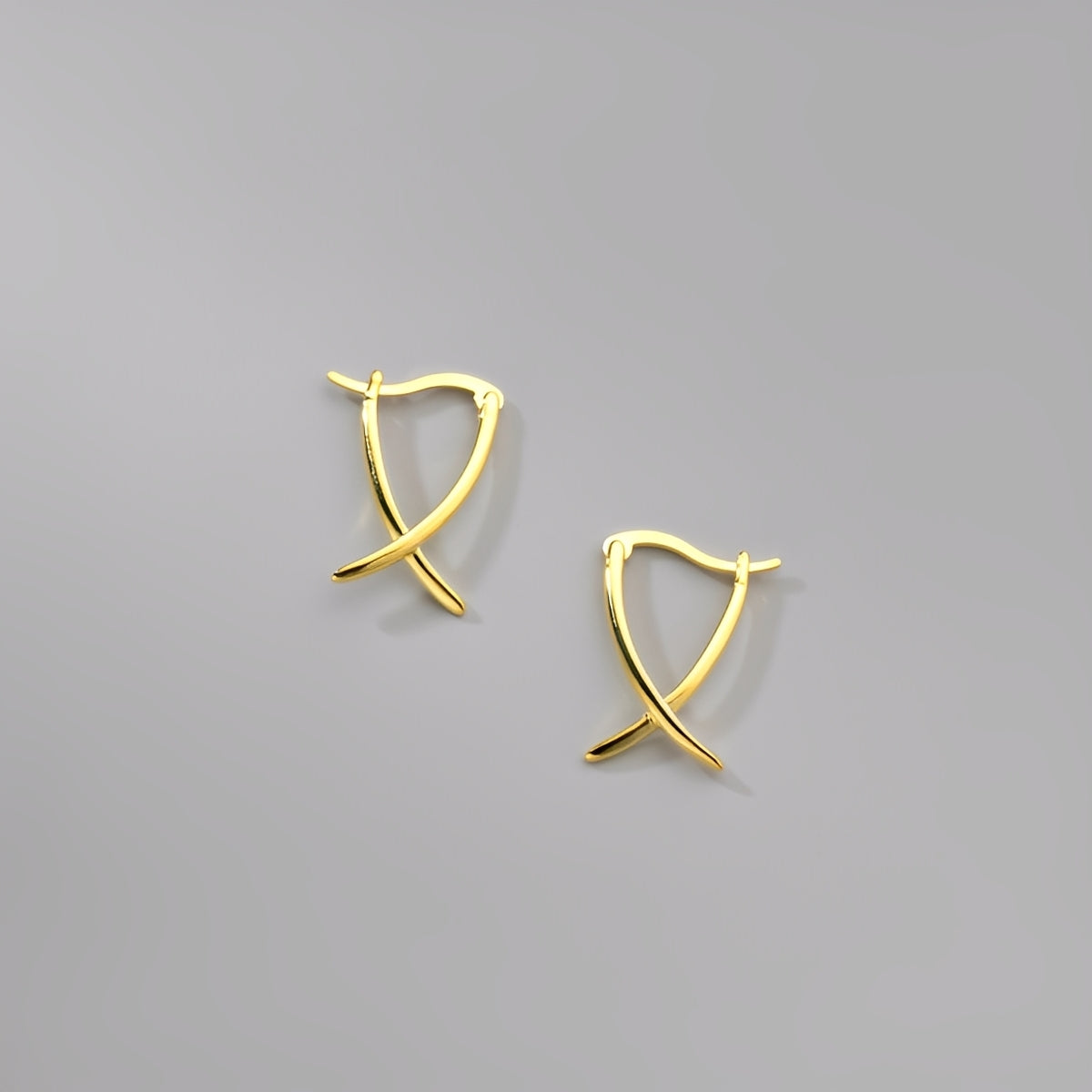 Vanny – Boucles d'oreilles croix en or élégant