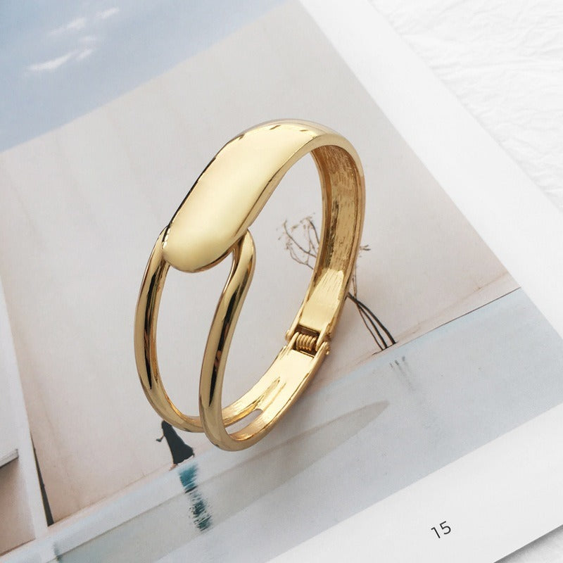 Alyssa – Bracelet doré élégant