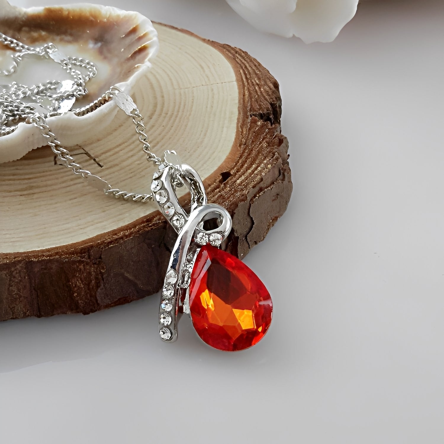 Pilar – Collier en cristal brillant en or blanc