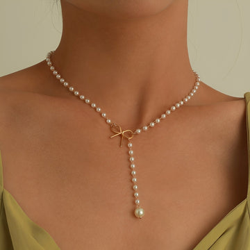 Antoneth – Collier avec pendentif nœud avec perle