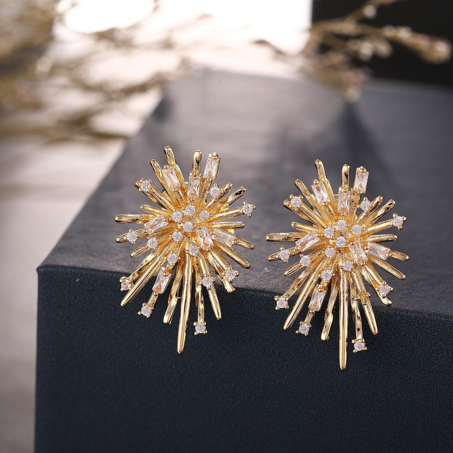 Lea – Boucle d'oreille clip en zircon éclair de feu