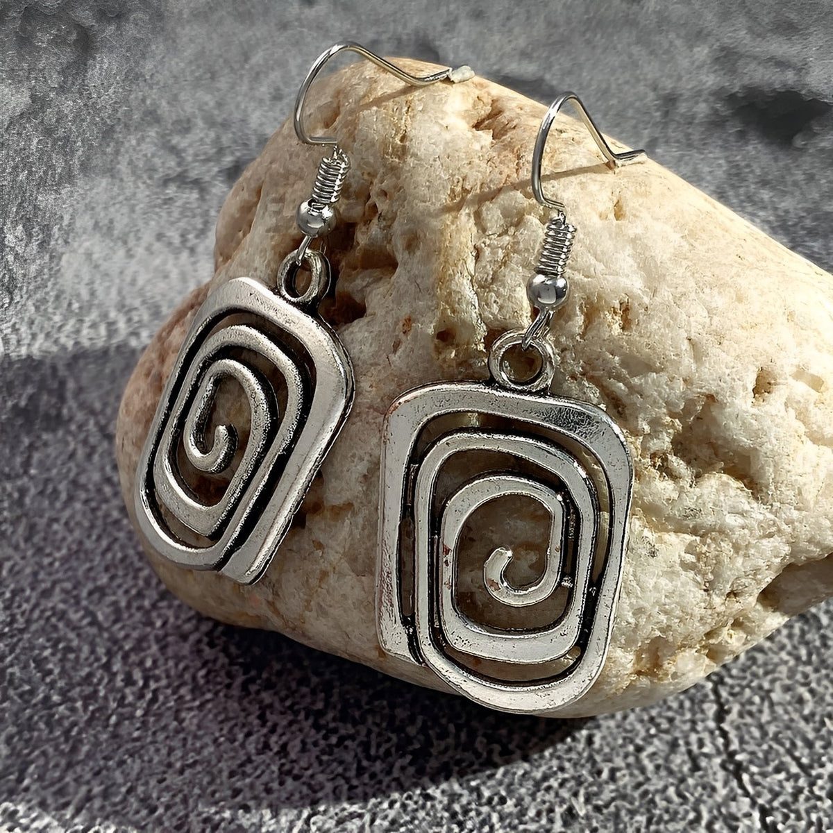 Kaia – Boucles d'oreilles Boho en argent avec design en spirale