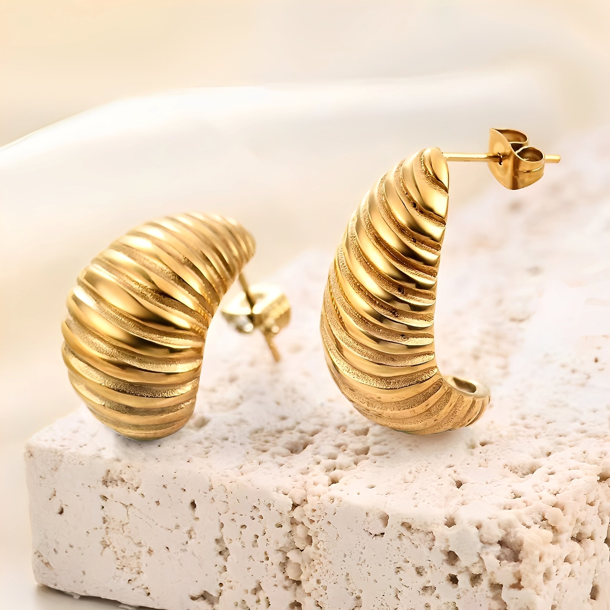 Alice – Boucles d'oreilles élégantes plaquées en or
