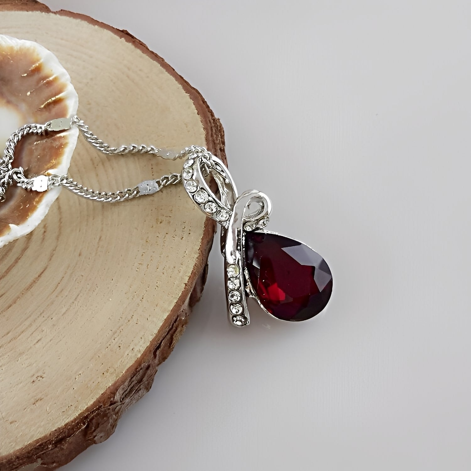 Pilar – Collier en cristal brillant en or blanc