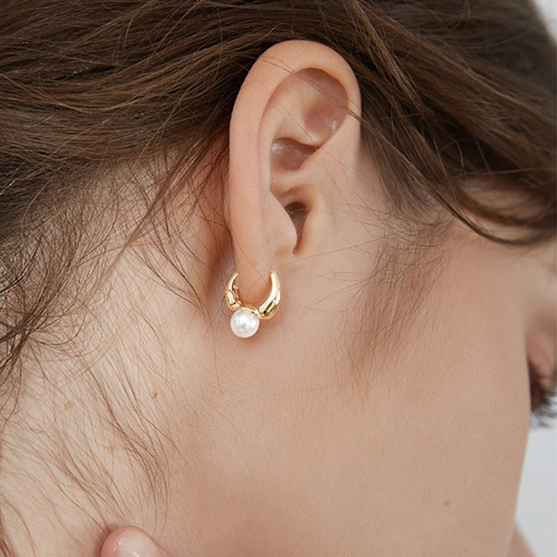 Maelle – Boucles d'oreilles dorées avec une seule perle