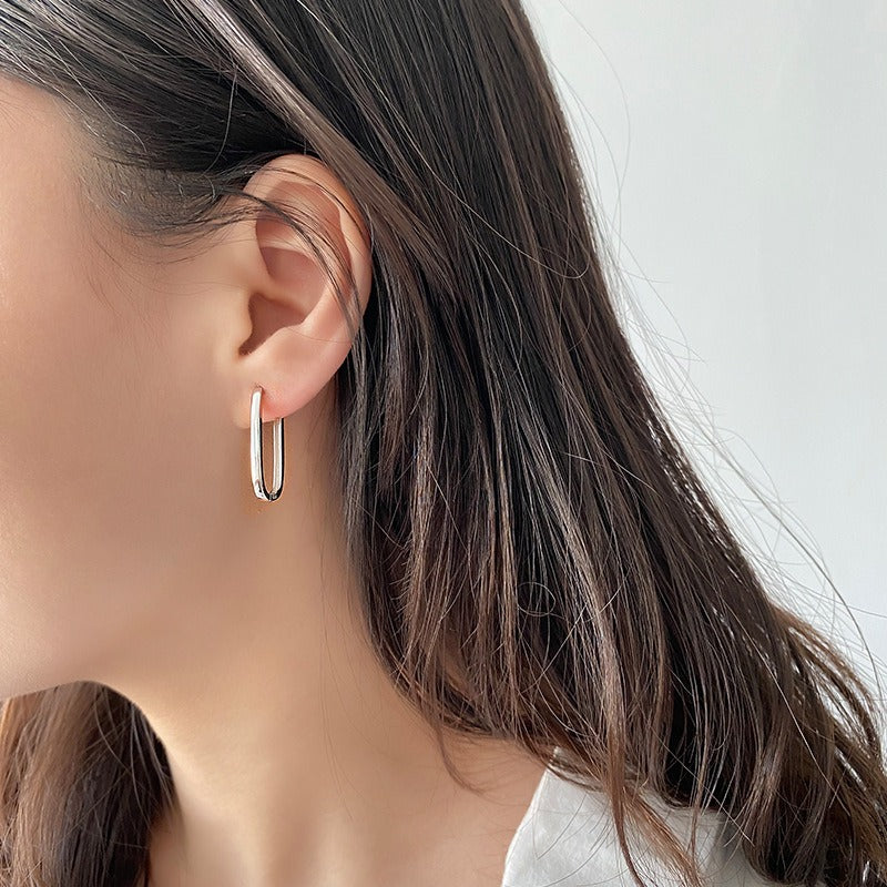 Laura – Boucles d'oreilles Huggie rétro en forme de boîte