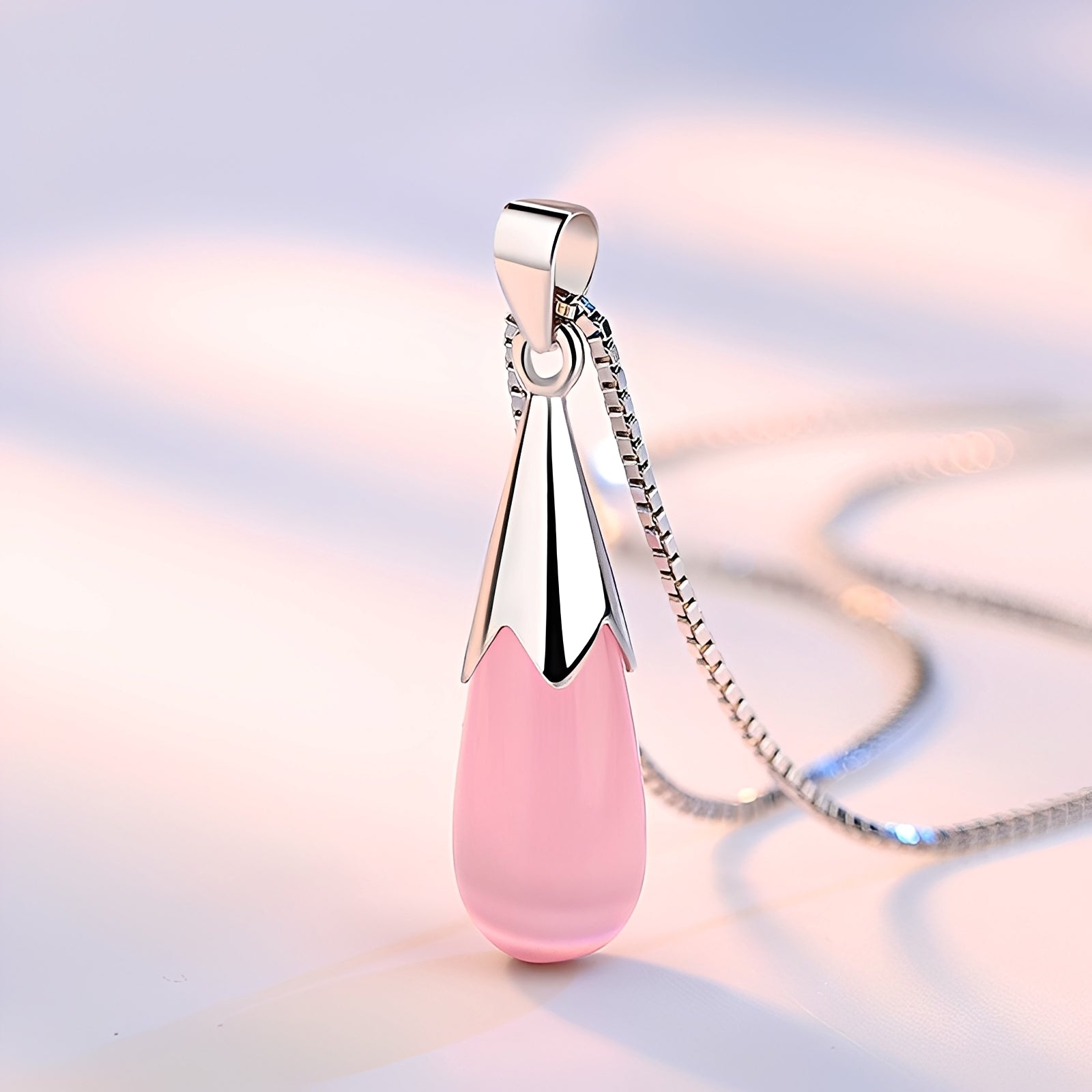 Adele – Pendentif élégant en pierre de lune