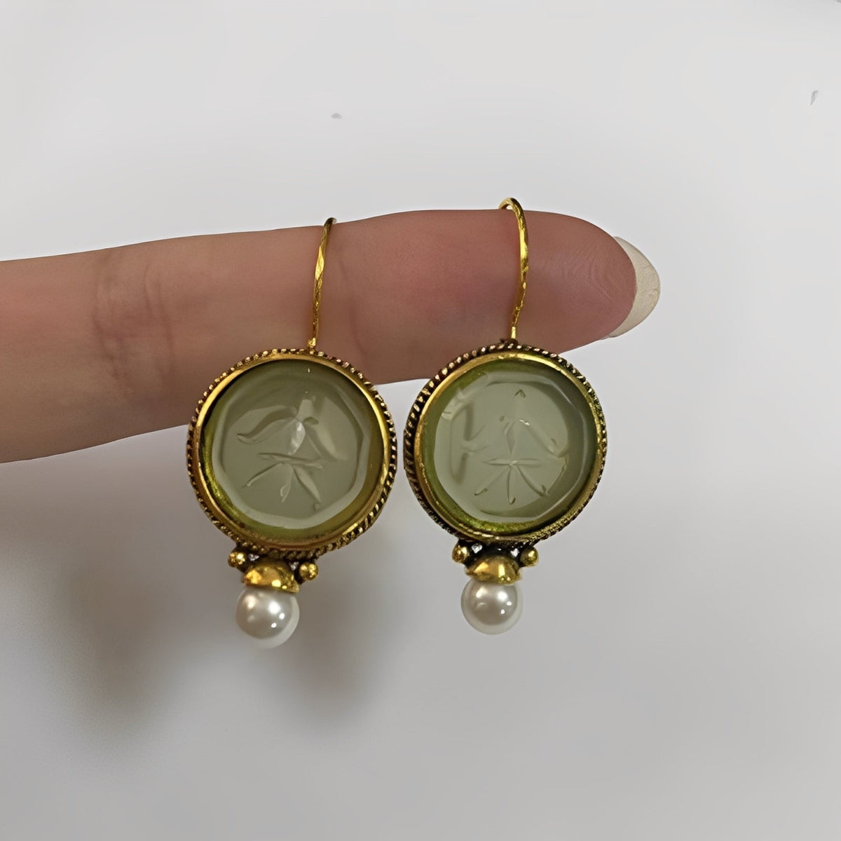 Nolwenn – Boucles d'oreilles vintage en perles et émeraude