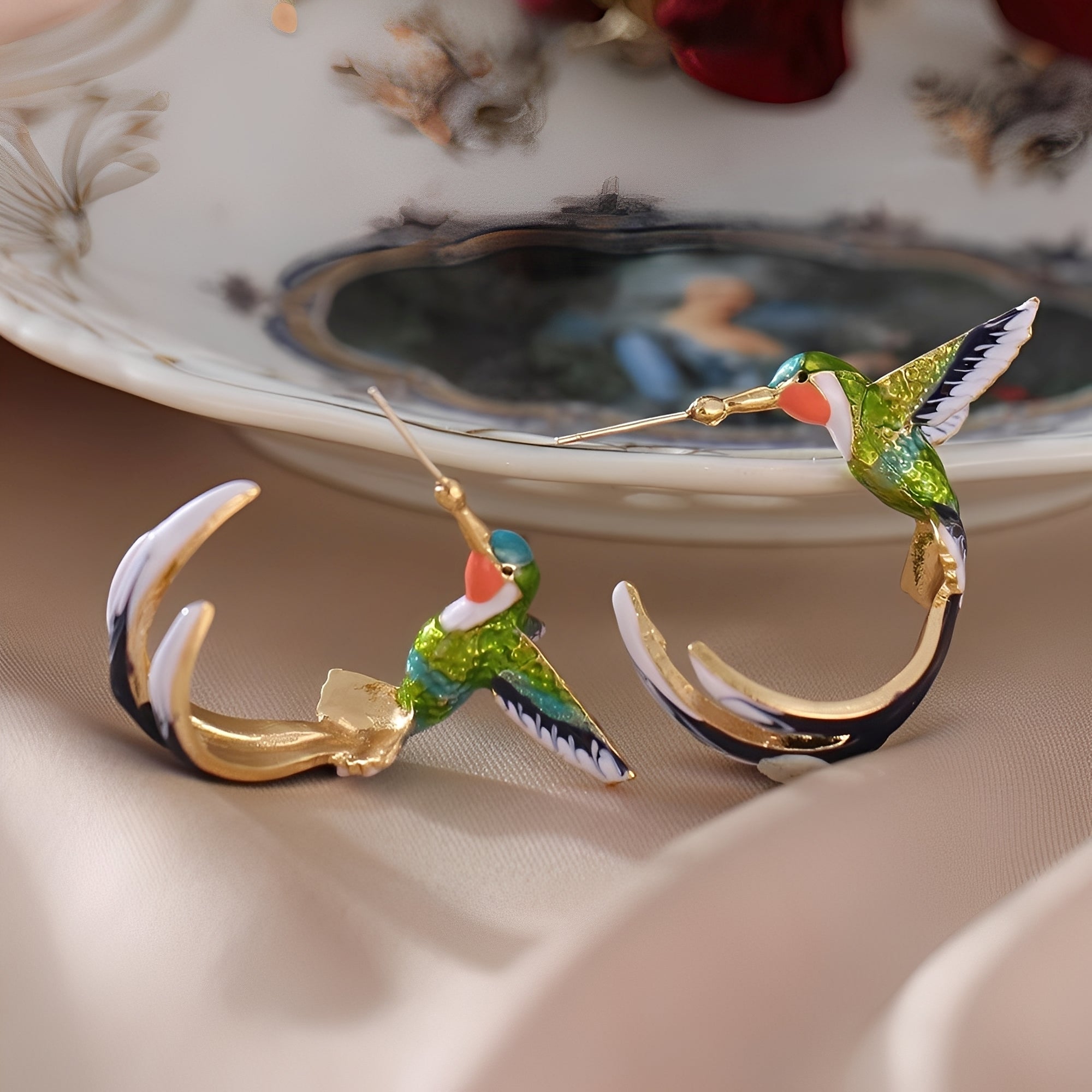 Wendy – Créoles de colibri émaillées vintage