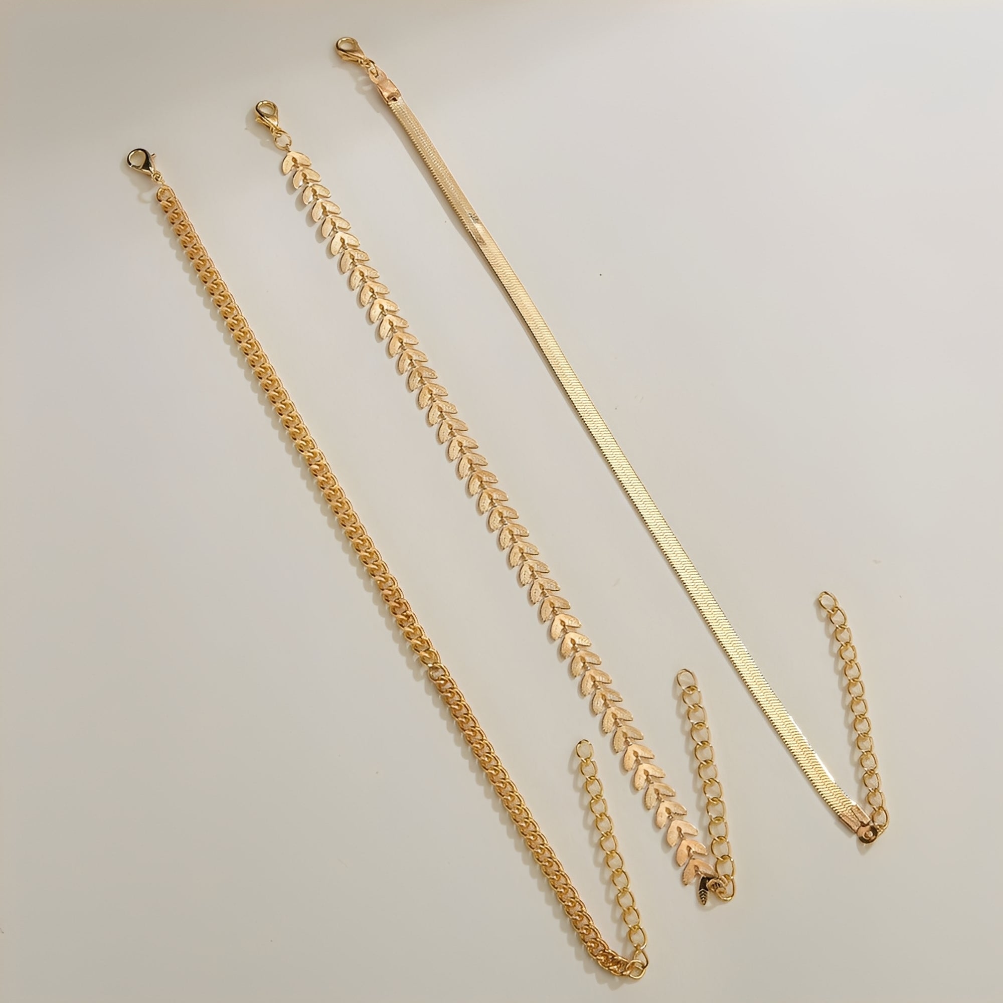 Odelia – Élégant bracelet de cheville doré