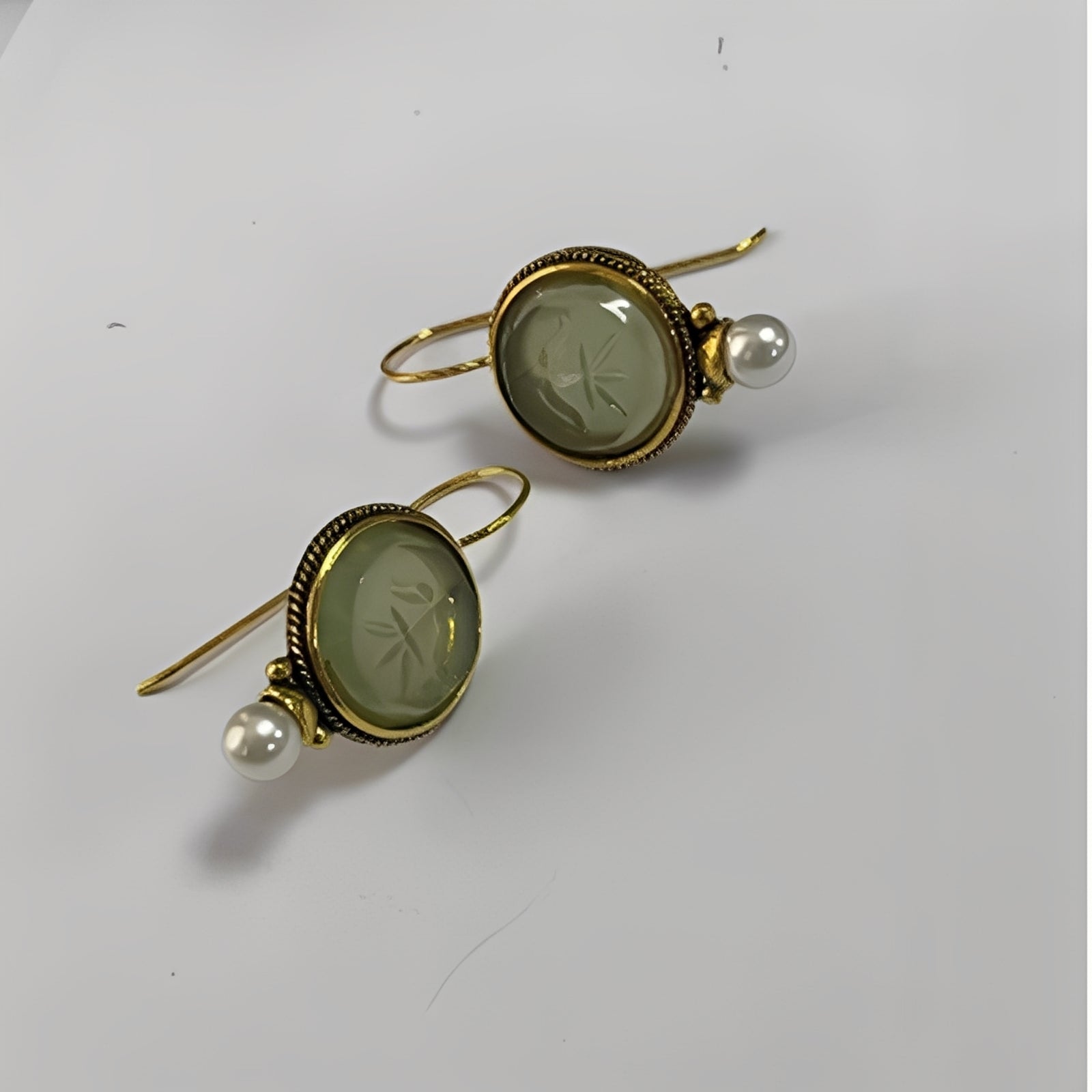 Nolwenn – Boucles d'oreilles vintage en perles et émeraude