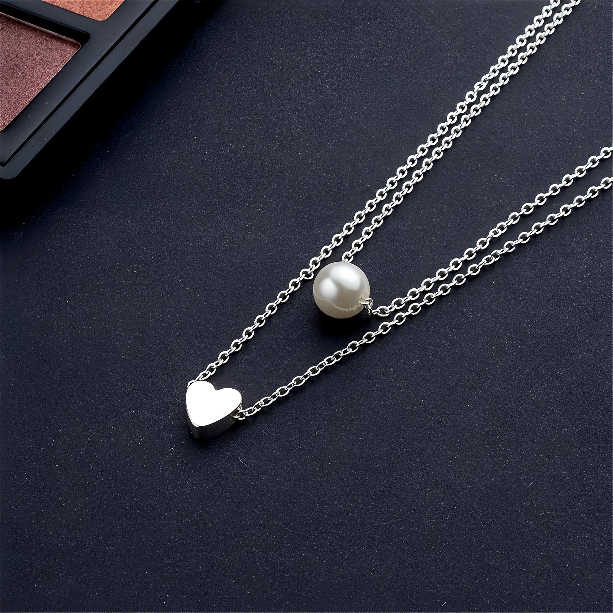 Julia – Collier Élégant de Perles et Cœurs
