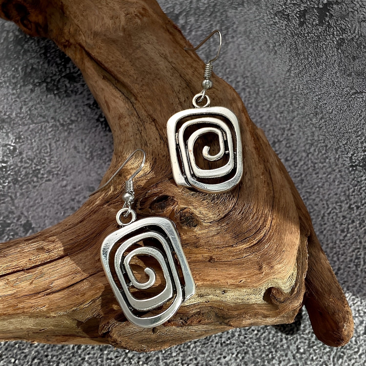 Kaia – Boucles d'oreilles Boho en argent avec design en spirale