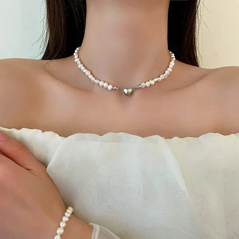 Alix – Collier court en perles Love Magnet