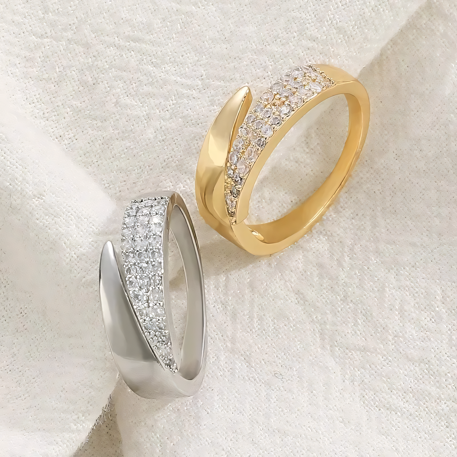 Irina – Bague courbée dorée 18K