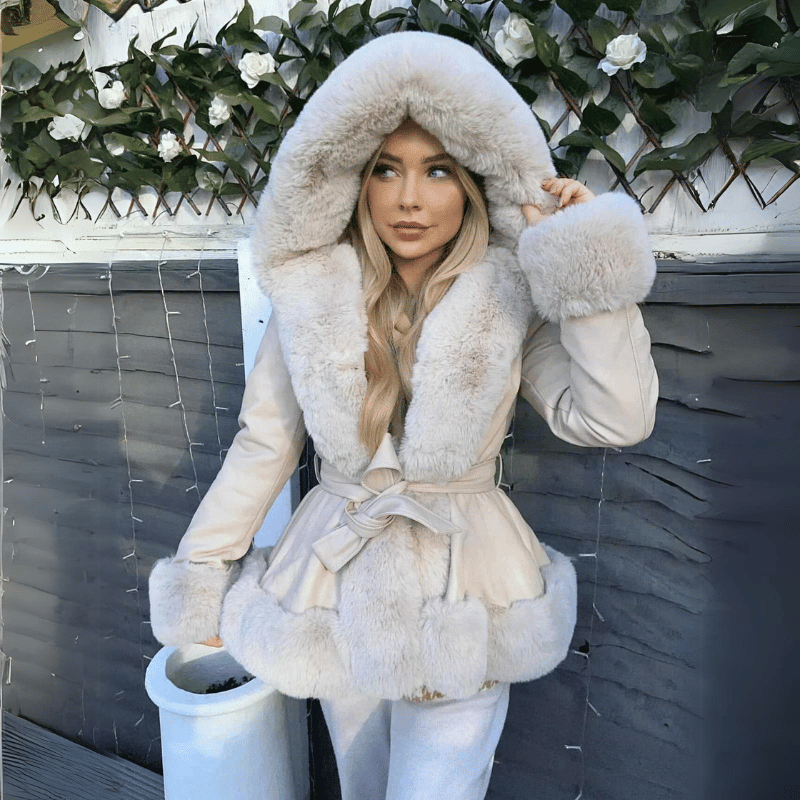 Madalyn - Manteau en fourrure chic avec capuche pour femmes
