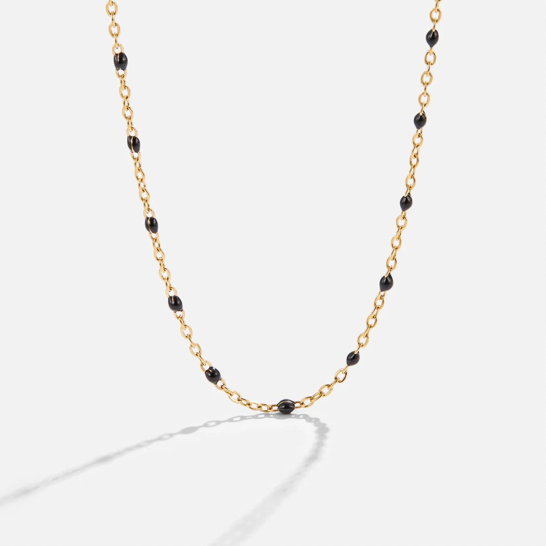 Yara – Collier élégant en perles noires