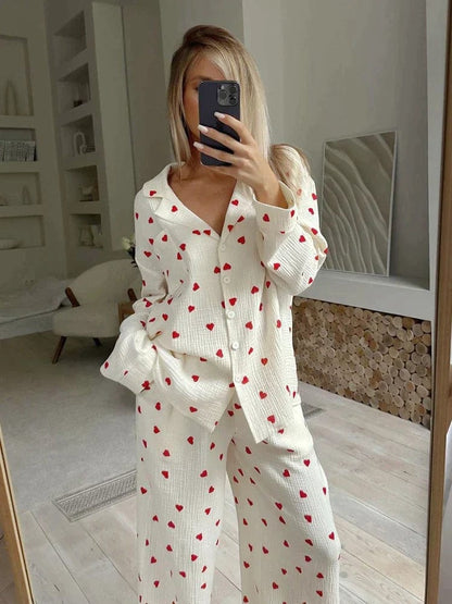 Lola – Pyjama chic avec motifs de cœurs