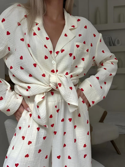 Lola – Pyjama chic avec motifs de cœurs