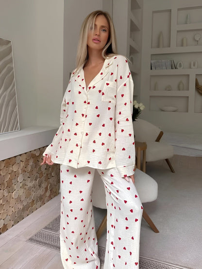 Lola – Pyjama chic avec motifs de cœurs