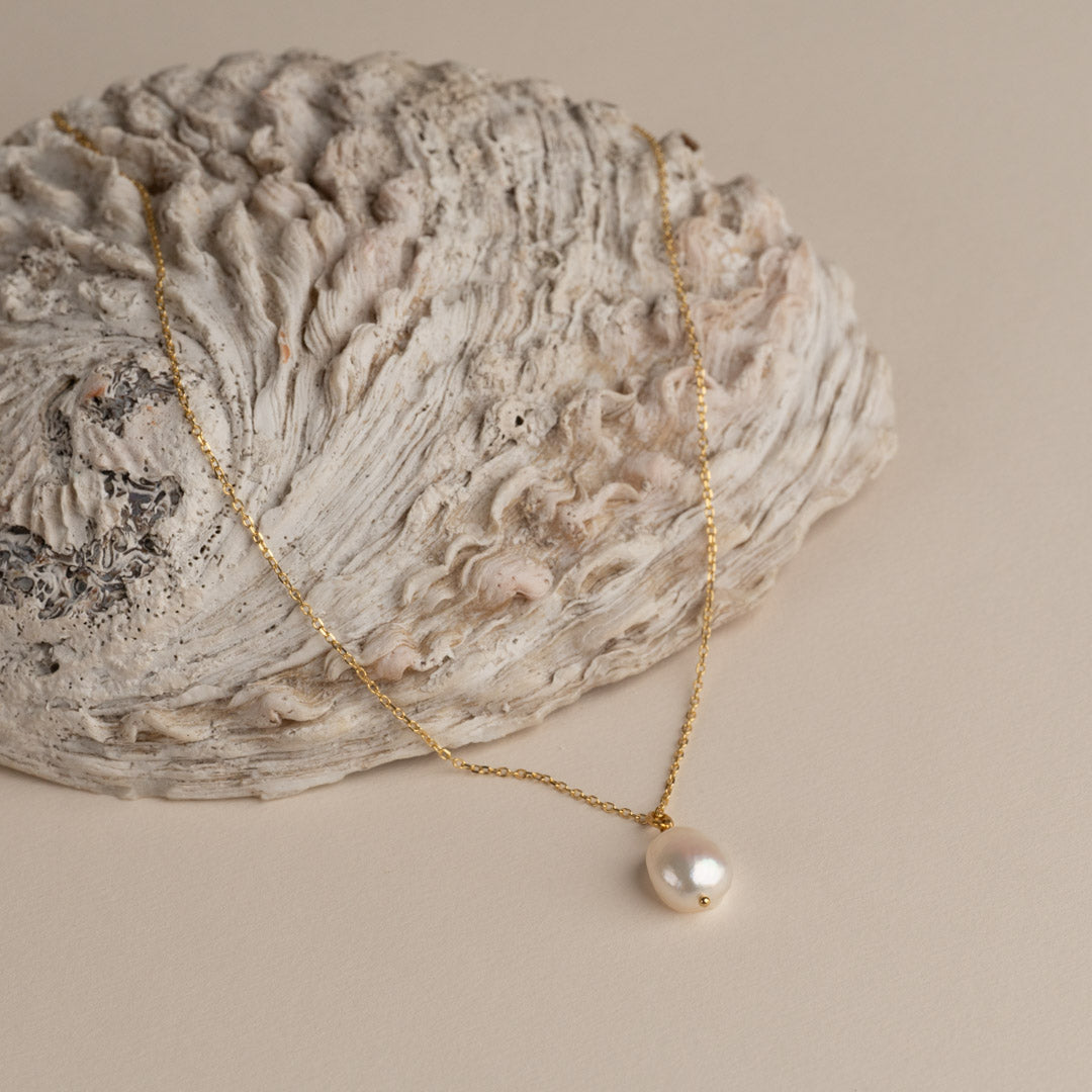Collier de perles dorées - Pendentif en perle brillante