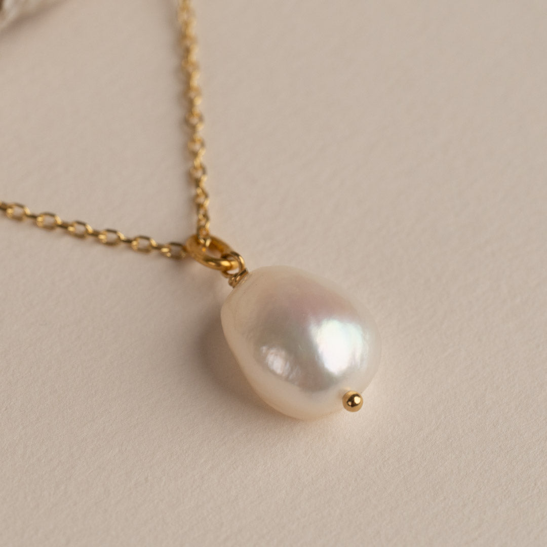 Collier de perles dorées - Pendentif en perle brillante