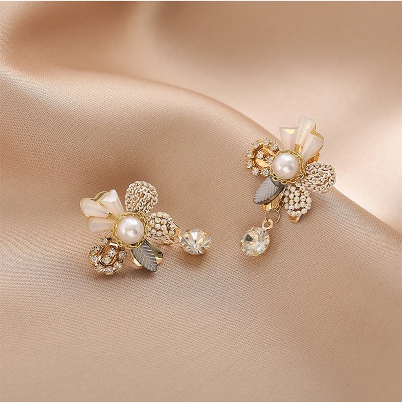 Boucles d'oreilles en fleurs de perles et franges en cristal