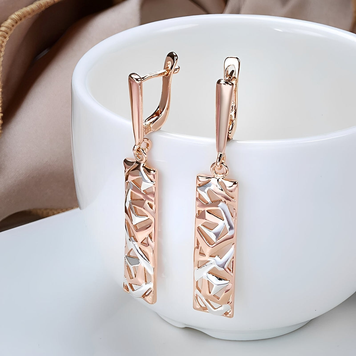Cess – Boucles d'oreilles pendantes géométriques