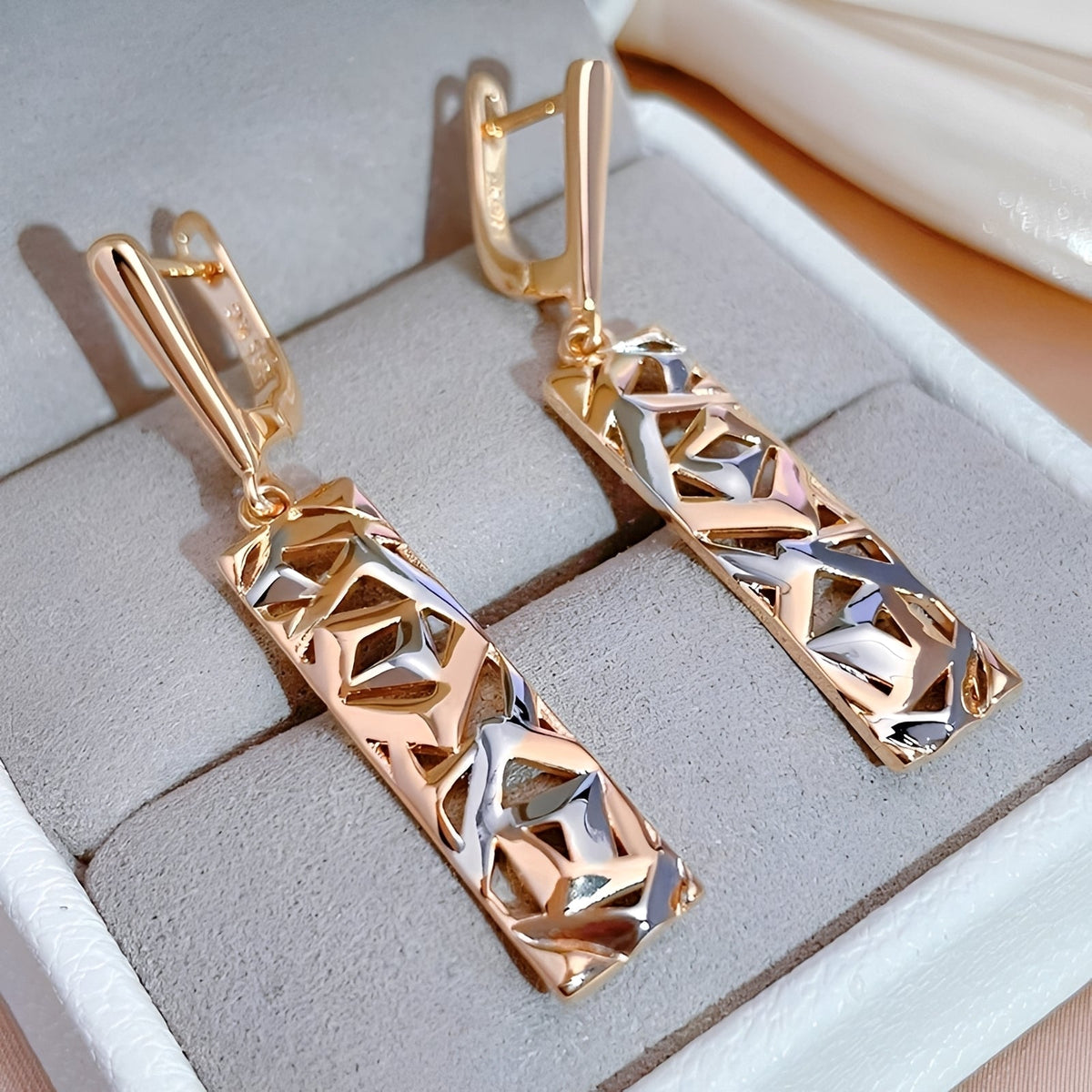 Cess – Boucles d'oreilles pendantes géométriques