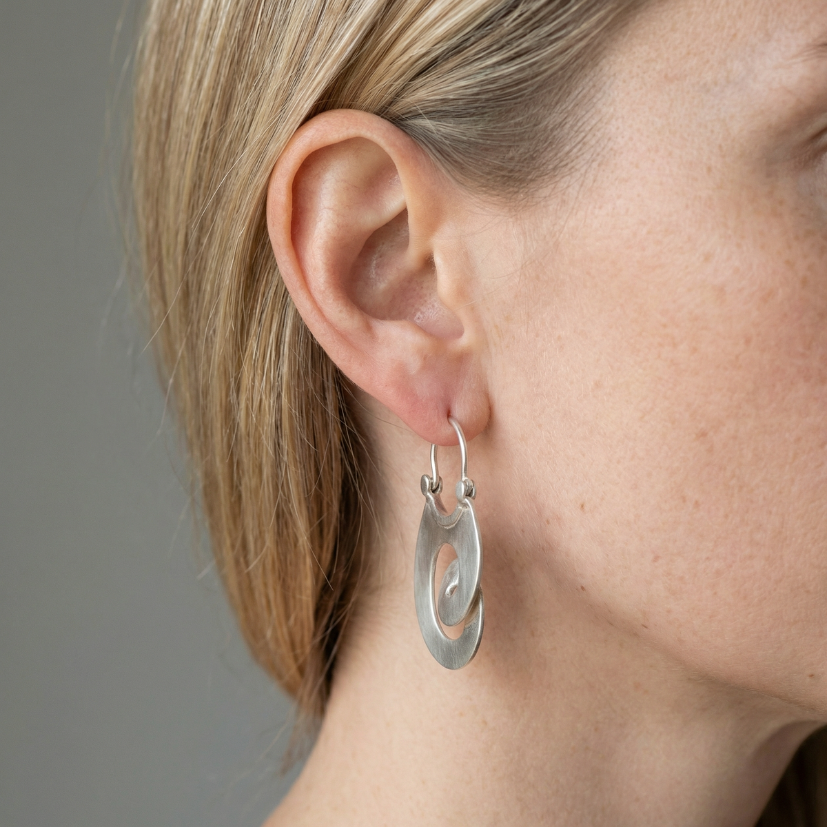 Amandine – Boucles d'oreilles en argent vintage irrégulières