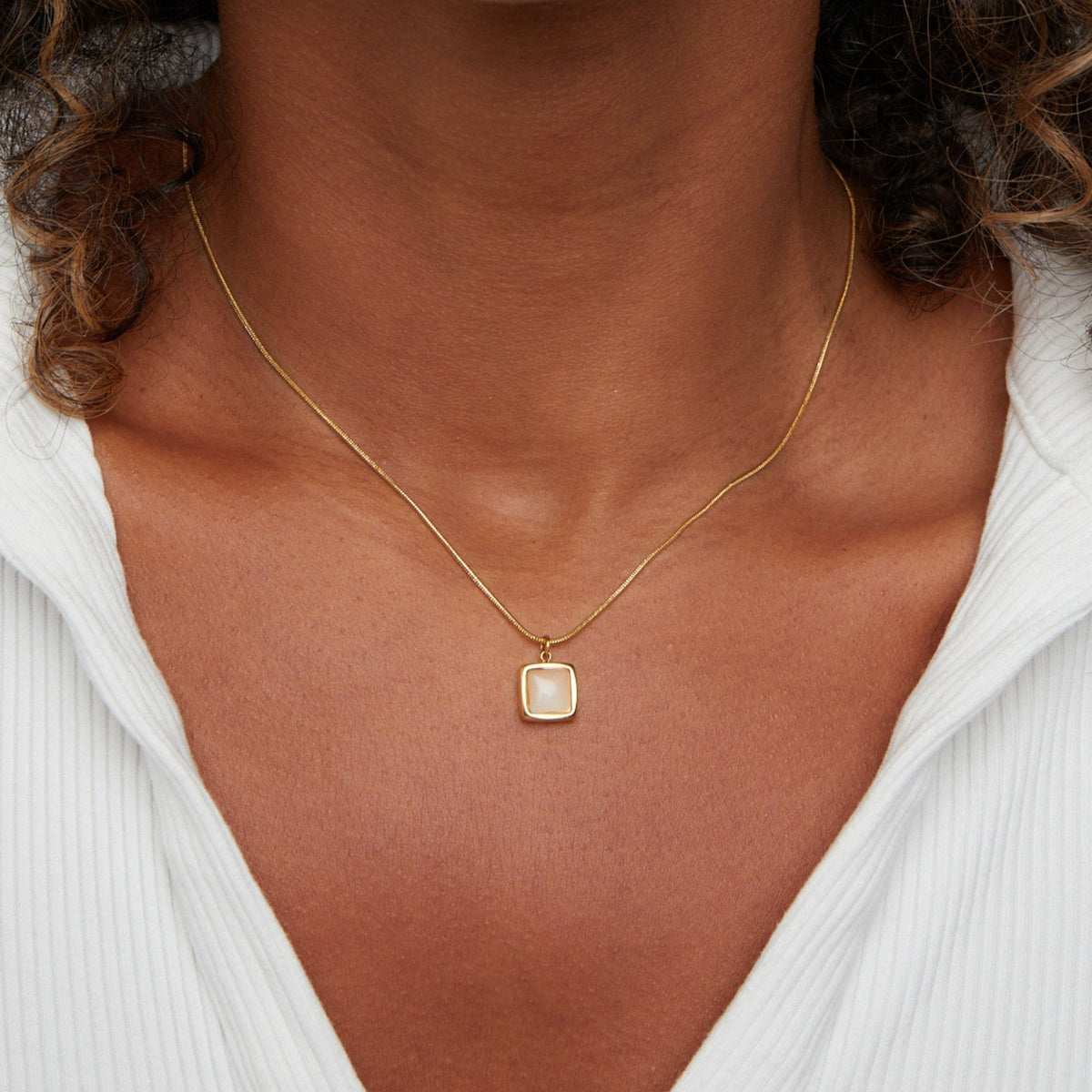 Riva - Collier avec pendentif en pierre de lune