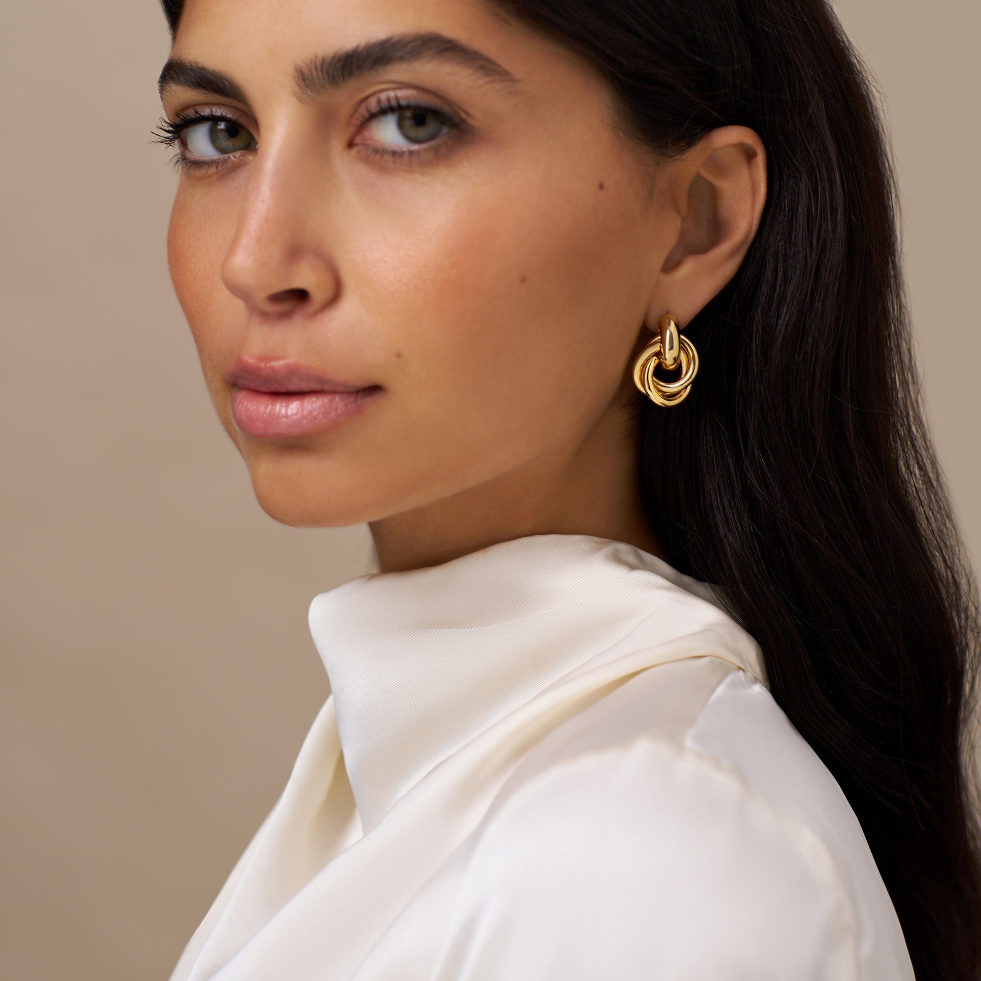 Rania – Boucles d'oreilles design entrelacé en or
