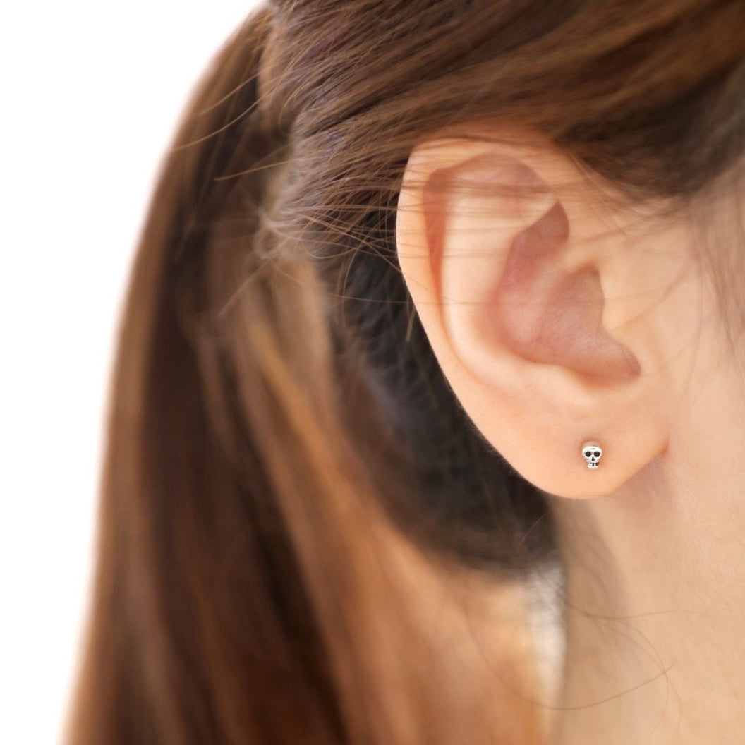 Reem - petites boucles d'oreilles en forme de crâne