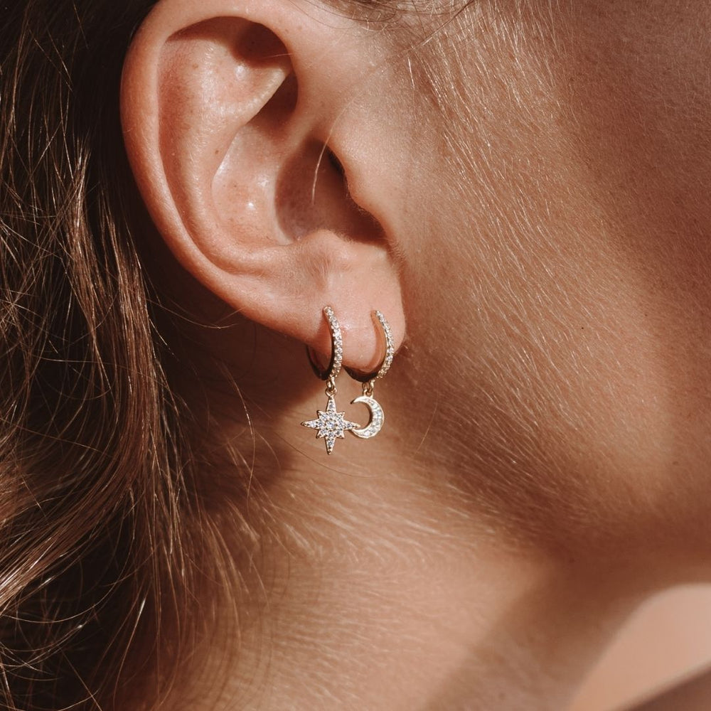 Boucles d'Oreilles Étoile et Lune - Huggies avec Strass Incrustés