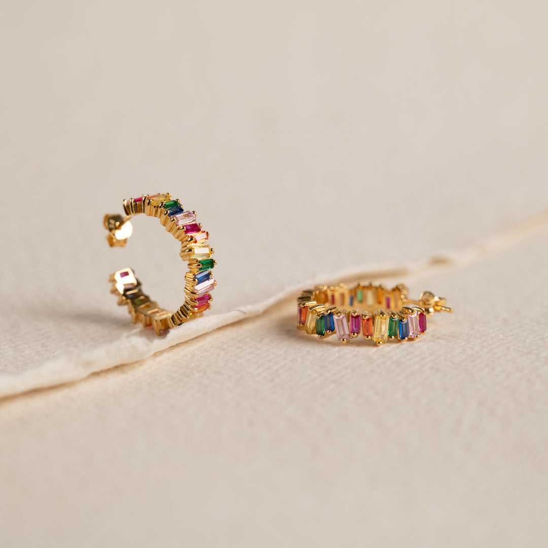 Veronica - Boucles d'oreilles créoles dorées arc-en-ciel