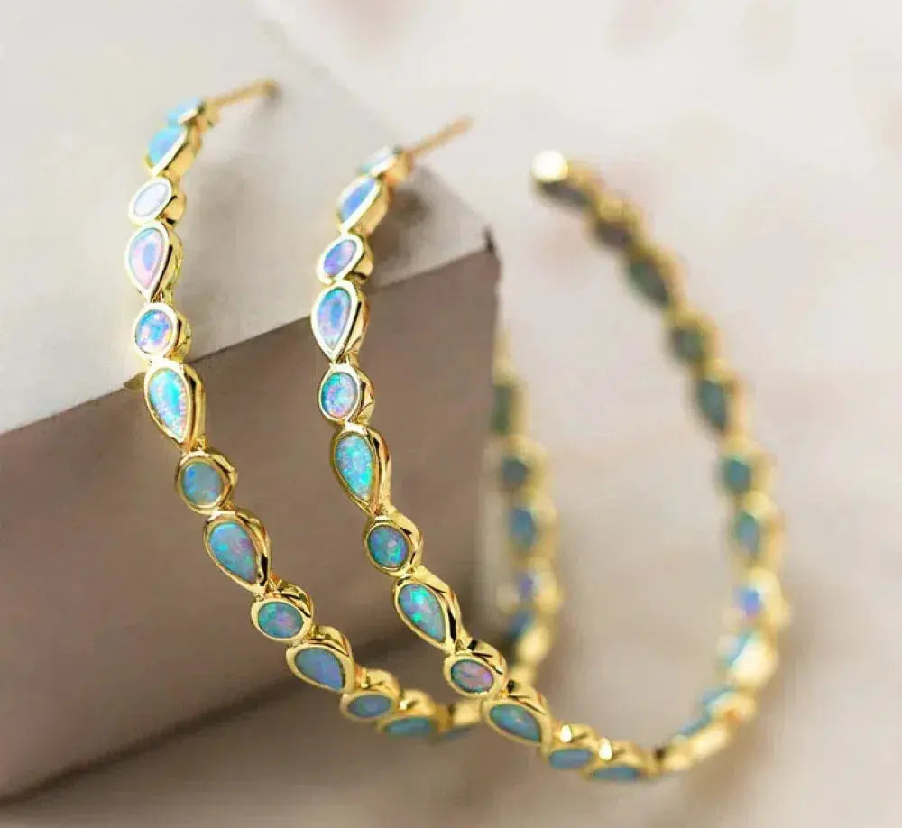 Élégance lumineuse - Boucles d'oreilles en opale bleue et or