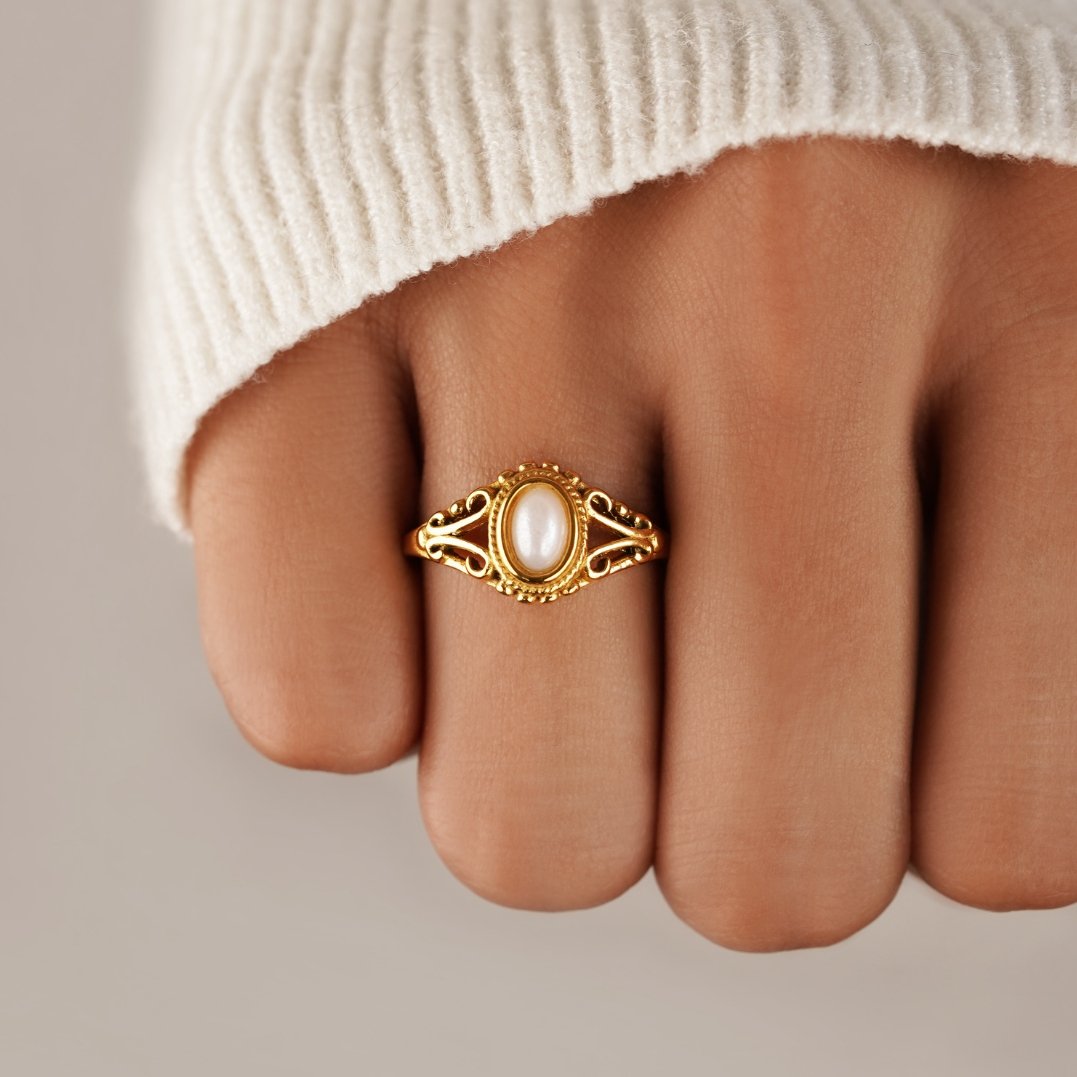 Ophelia – Bague de Perles Vintage Royal