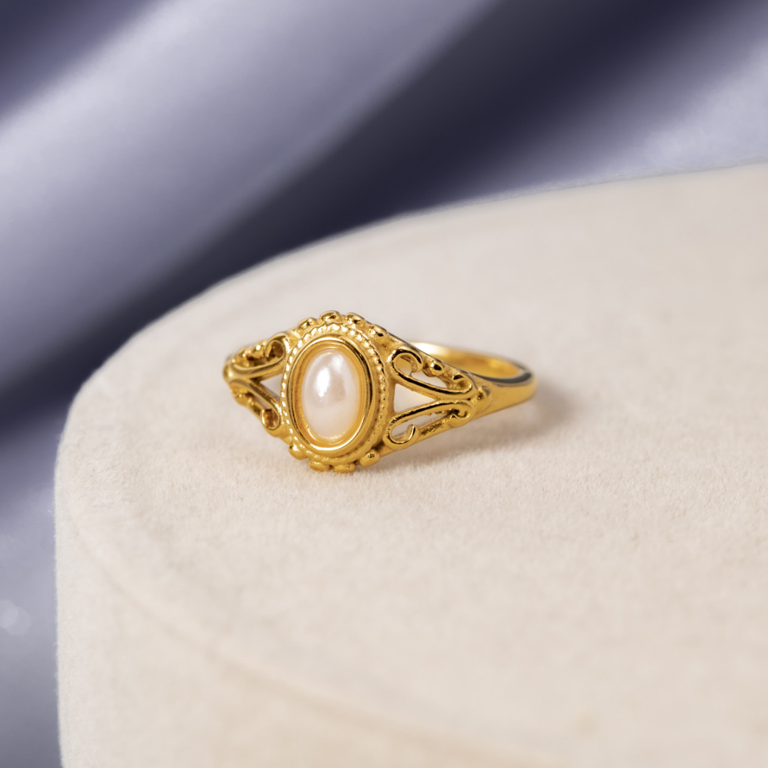 Ophelia – Bague de Perles Vintage Royal