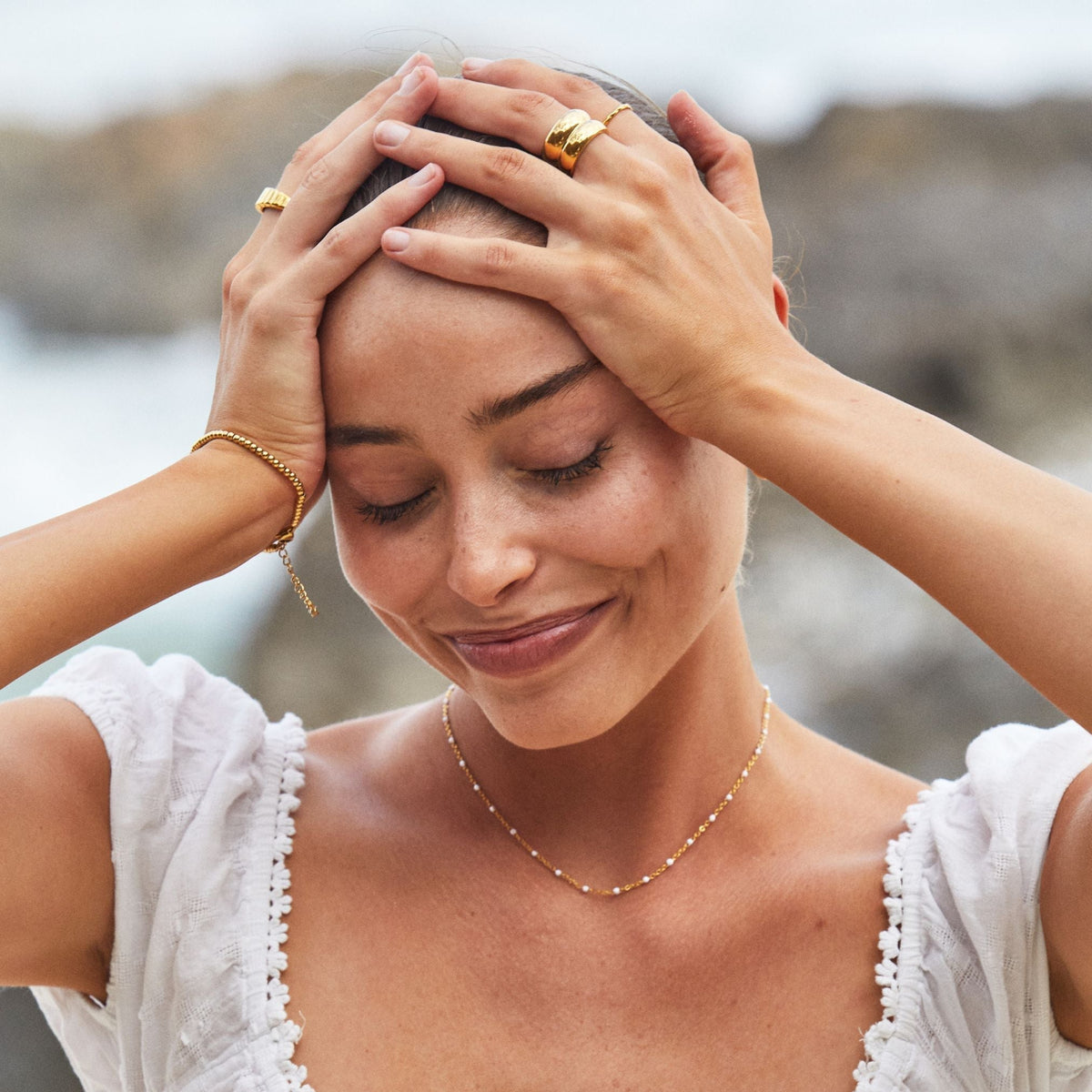 Isla – Collier avec Perles Blanches Émaillées